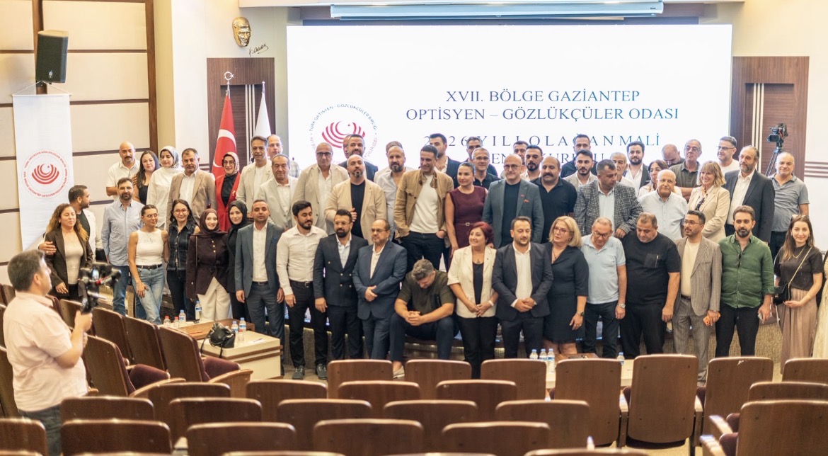 Gaziantep Optisyen-Gözlükçüler Eğitim Çalıştayı açılışından salon görüntüsü
